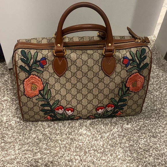 Absolutely stunning and lightly used Gucci “GG Boston monogram embroidered bag! - Picture 3 of 5